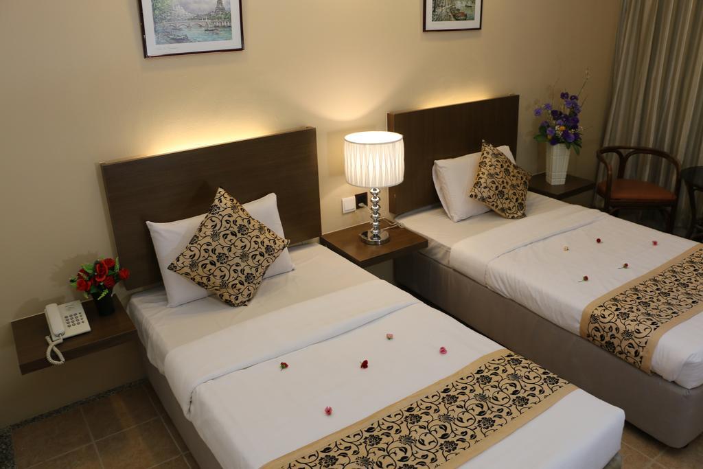 Eagle Bay Hotel Langkawi Exterior photo